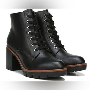 NATURALIZER Madalynn Lace and Zip Heeled Black Bootie | Size 9